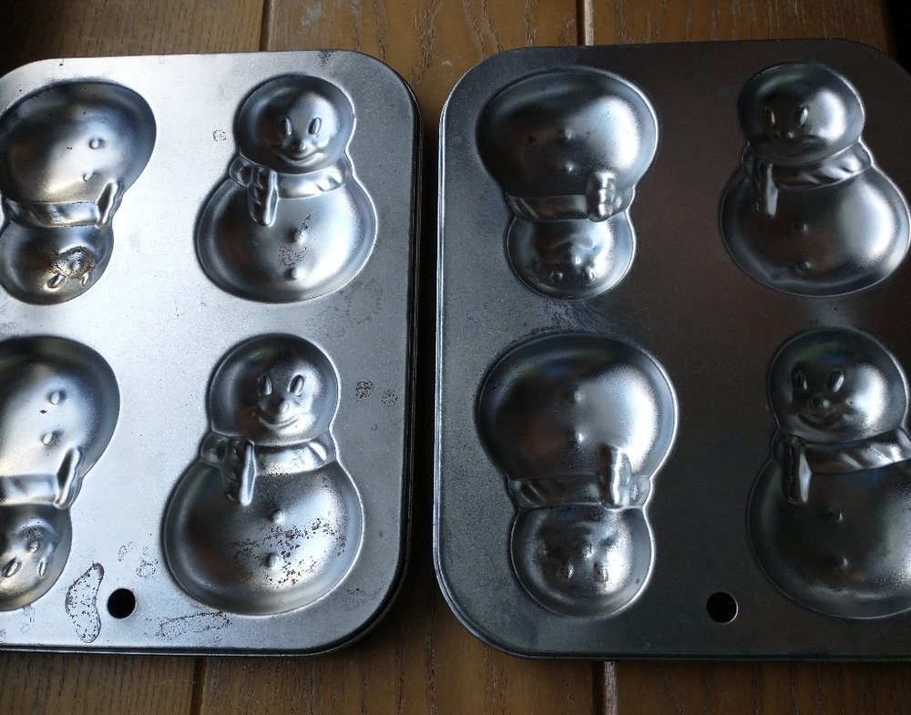 2 Metal Snowman Baking Pans